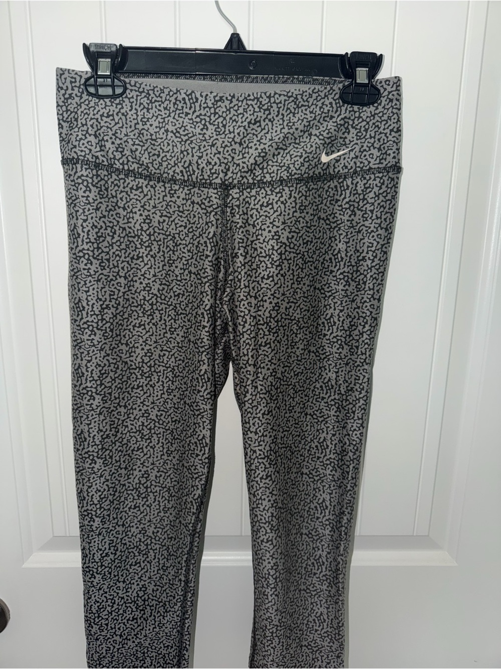 Nike Women’s Printed High-Rise Leggings - Gray & Black